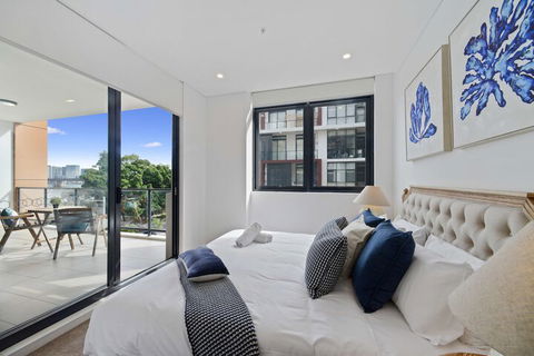HomeHotel Waterside Luxury & New Residences - Accommodation Sunshine Coast 5