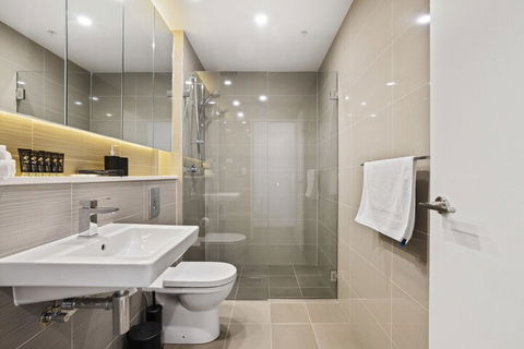 HomeHotel Waterside Luxury & New Residences - Accommodation Sunshine Coast 4