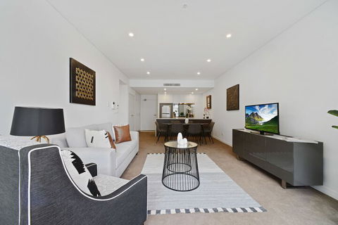 HomeHotel Waterside Luxury & New Residences - Accommodation Sunshine Coast 3