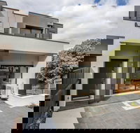92 Brand New Doncaster Local House - Accommodation Sunshine Coast
