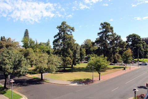 Adelaide CBD Apartment - 3BR, 2Bath & Carpark - Accommodation Sunshine Coast 0