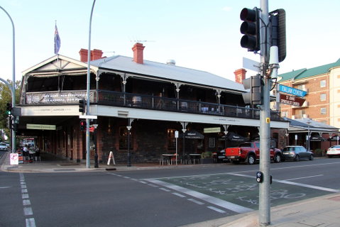 Adelaide CBD Apartment - 3BR, 2Bath & Carpark - Accommodation Sunshine Coast 1