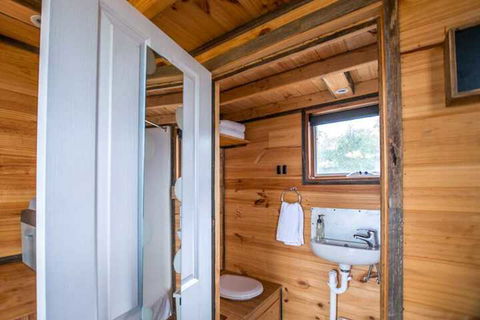 Double Oaks Tiny House - Accommodation Sunshine Coast 5