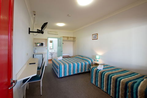Lamington Hotel Motel - Accommodation Sunshine Coast 2