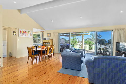 22 Broadbeach Drive - Accommodation Sunshine Coast 7