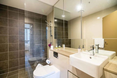 Fabulous City 2 BDR Apt In New Building - Accommodation Sunshine Coast 4