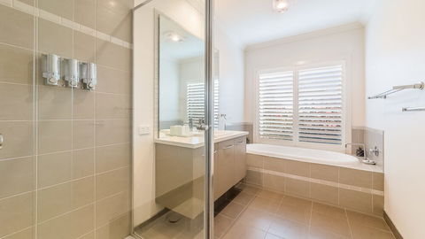 Oceans 11 Surfside Wifi & Foxtel PET Friendly - Accommodation Sunshine Coast 5