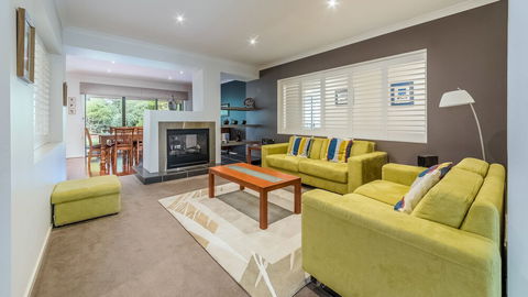 Oceans 11 Surfside Wifi & Foxtel PET Friendly - Accommodation Sunshine Coast 4
