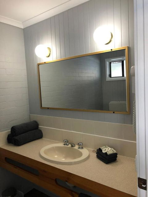 Country Roads Motor Inn - Accommodation Sunshine Coast 4