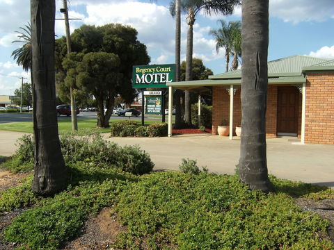 Regency Court Motel - Accommodation Sunshine Coast 1