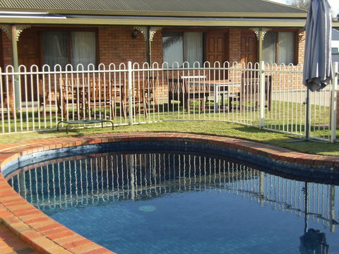 Regency Court Motel - Accommodation Sunshine Coast 0