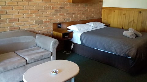 Regency Court Motel - Accommodation Sunshine Coast 2
