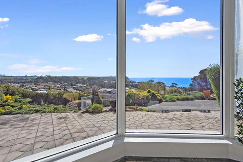 Views Forever Devonport - Accommodation Sunshine Coast 2