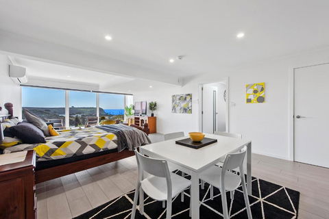 Views Forever Devonport - Accommodation Sunshine Coast 3