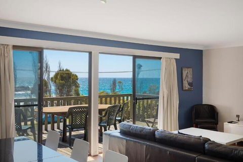 74 Ocean Parade - Accommodation Sunshine Coast 3