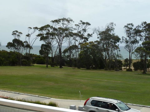 Central Luxury With Fabulous Views - Accommodation Sunshine Coast 3