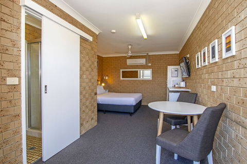 Coast Inn Motel - Accommodation Sunshine Coast 5