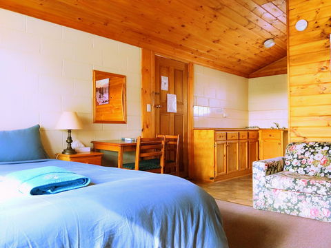Twelve Apostles Motel & Country Retreat - Accommodation Sunshine Coast 3