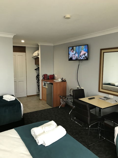Town & Country Motor Inn Forbes - Accommodation Sunshine Coast 4