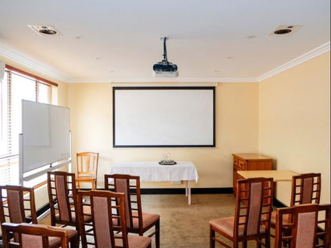 Reef Motor Inn - Accommodation Sunshine Coast 2