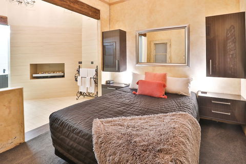 Indulge Apartments - Eighth Street - Accommodation Sunshine Coast 5