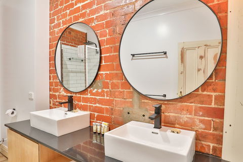 Indulge Apartments - Eighth Street - Accommodation Sunshine Coast 3