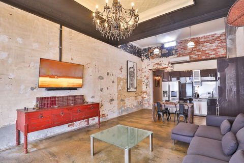 Indulge Apartments - Eighth Street - Accommodation Sunshine Coast 0