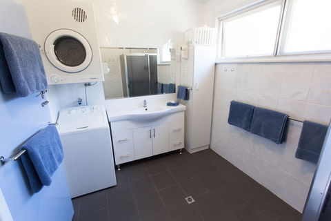 Modra's Apartments - Accommodation Sunshine Coast 4
