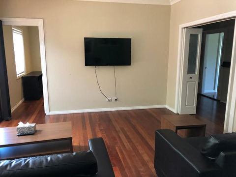 Jean Street Home Away From Home - Accommodation Sunshine Coast 2