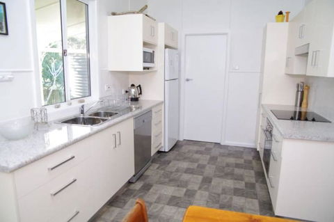 Fleur Cottage 7 Willow Street - Accommodation Sunshine Coast 2