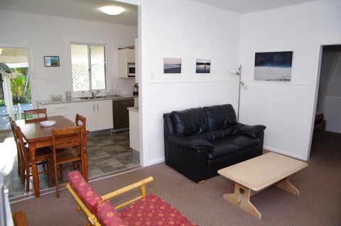 Fleur Cottage 7 Willow Street - Accommodation Sunshine Coast 3