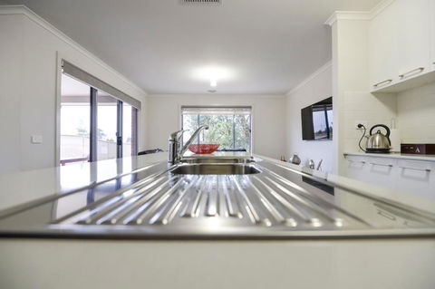 Beischer Apt A - Accommodation Sunshine Coast 5