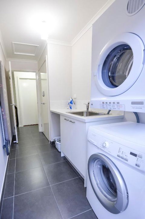 Beischer Apt A - Accommodation Sunshine Coast 4