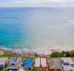 Avalon 4 right across the road from convent beach uninterrupted views - Accommodation Sunshine Coast