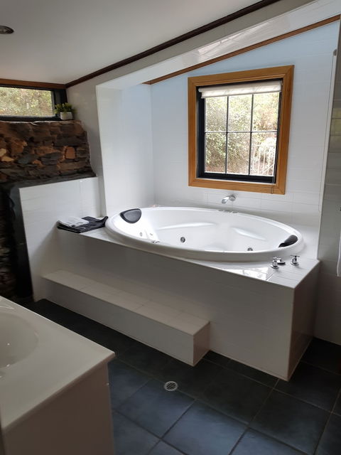 William Hunts Retreat Cypress Studio - Accommodation Sunshine Coast 5