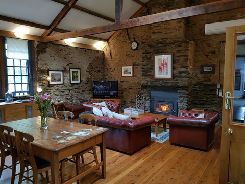 William Hunts Retreat Cypress Studio - Accommodation Sunshine Coast 1