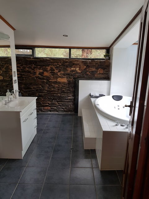 William Hunts Retreat Cypress Studio - Accommodation Sunshine Coast 4