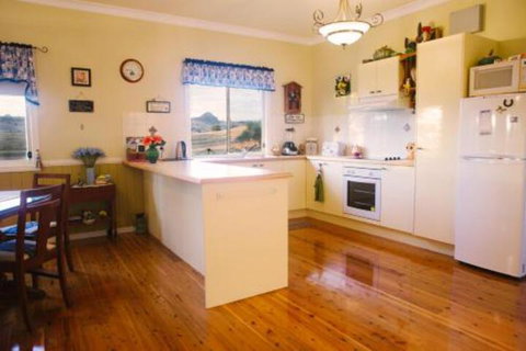 Milford Country Cottages - Accommodation Sunshine Coast 4