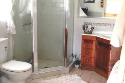 Milford Country Cottages - Accommodation Sunshine Coast 5