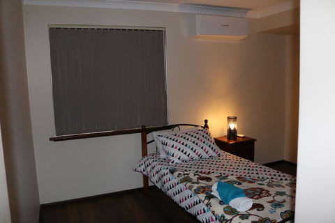 Cozy Stay At Kearsley - Accommodation Sunshine Coast 5