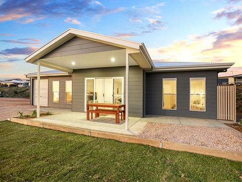 High Tide Wallaroo Beachfront Property Pet Friendly - Accommodation Sunshine Coast 3
