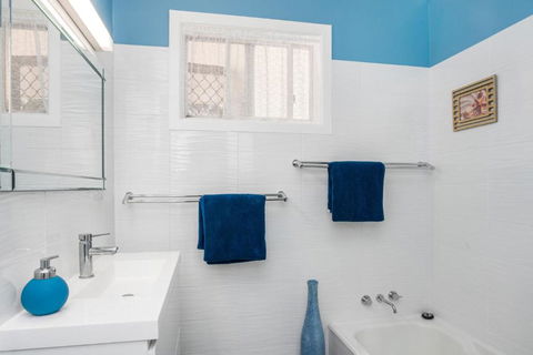 A SWEET ESCAPE Carefree Beach Home - Accommodation Sunshine Coast 3