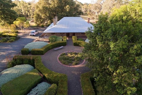 Jacobs Estate Cottage - Accommodation Sunshine Coast 0
