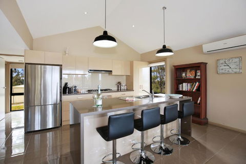 Panorama At The Lake Pet Friendly 15 Mins To Hyams Beach - Accommodation Sunshine Coast 5
