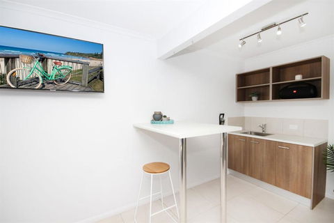STUNNING HOME WITH SPECTACULAR VIEWS & CLOSE TO THE BEACH - Accommodation Sunshine Coast 5