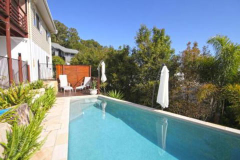 STUNNING HOME WITH SPECTACULAR VIEWS & CLOSE TO THE BEACH - Accommodation Sunshine Coast 0
