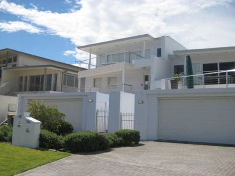 Ultimate Beach House 19a Graham Street Views Peace & Quiet - Accommodation Sunshine Coast 4