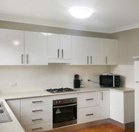 Large 5 Bedroom House with Wifi  Netflix Close to Taronga Western Plains Zoo - Accommodation Sunshine Coast