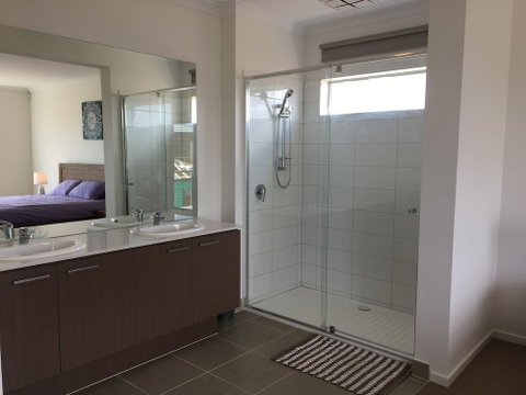 Apple House Point Cook - Accommodation Sunshine Coast 1
