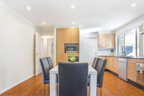 77 Lake Entrance Rd Waterfront Wonder - Accommodation Sunshine Coast 1